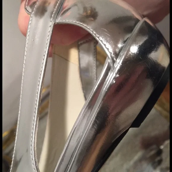 Stuart Weitzman silver leather  flats - Picture 5 of 8